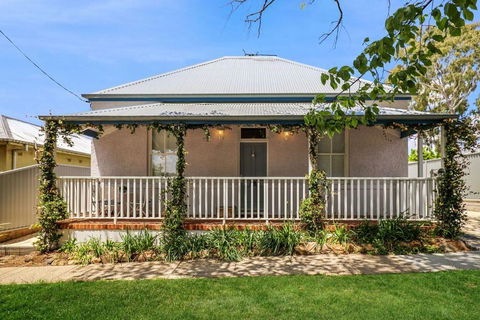 RoseBerne Cottage - Tourism Hervey Bay 0