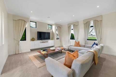 Roselawn Retreat - Pool, Incredible Views, Sleeps 8 - Hervey Bay Accommodation 1