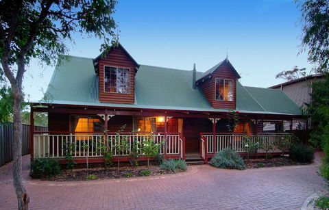 Rosewood Cottage - Hervey Bay Accommodation 1