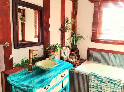 Rosewood Cottage -Entire 2 Bedroom Home With Netflix & WiFi - Hervey Bay Accommodation 3