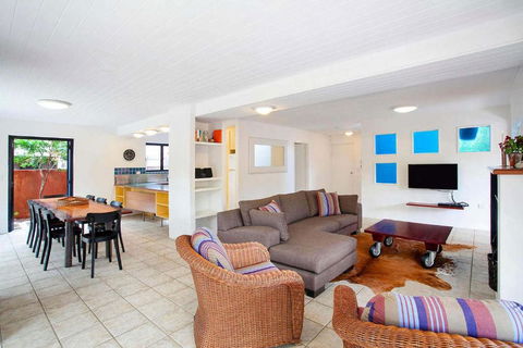 Ross Cres Spacious Private Beach House - Tourism Hervey Bay 2