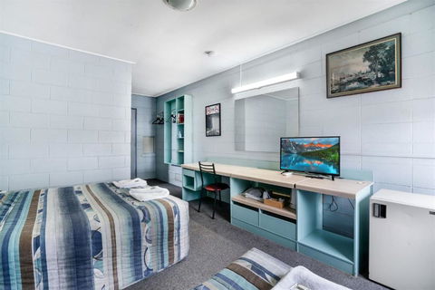 Royal Hotel - Tourism Hervey Bay 0