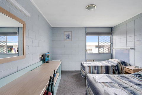 Royal Hotel - Tourism Hervey Bay 2