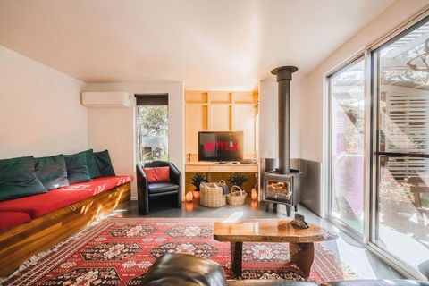 Runawaytomaleny - Hervey Bay Accommodation 2