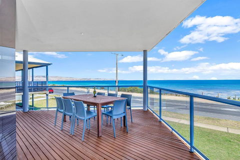 Sail Away - Aldinga Beach - C21 SouthCoast Holidays - Tourism Hervey Bay 0
