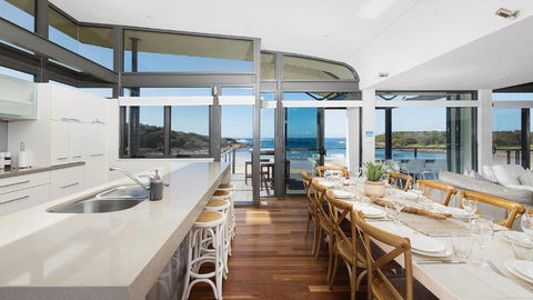 Sails On The Beachfront - Exclusive Seaside Home - Hervey Bay Accommodation 2