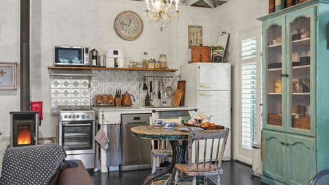 Saint Eloi Le Studio - Hervey Bay Accommodation 1