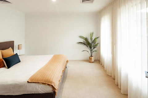 Salhus - Sleep In King Beds & Easy Walk To Town - Tourism Hervey Bay 3