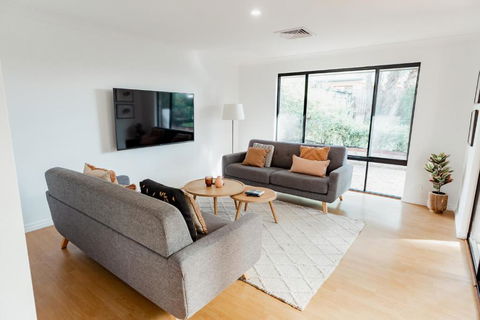 Salhus - Sleep In King Beds & Easy Walk To Town - Tourism Hervey Bay 1