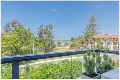 Salt & Sand Getaway - Tourism Hervey Bay 0