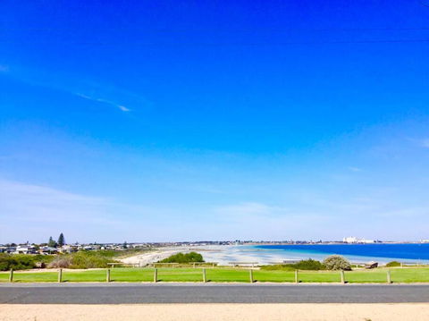 SALT @ North Beach WALLAROO (absolute Beachfront) - Tourism Hervey Bay 0