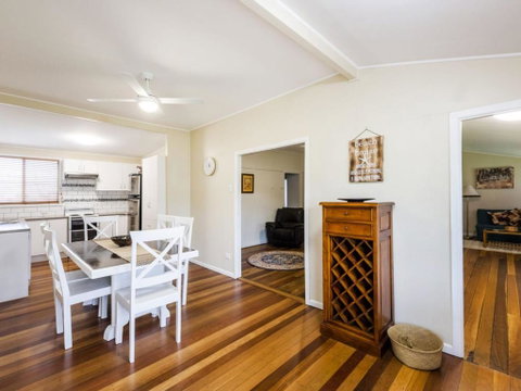 Salt Water Cottage - Hervey Bay Accommodation 1