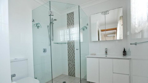 Salt Water Villa Bermagui Four Bedroom Central Location With Wifi - Hervey Bay Accommodation 3