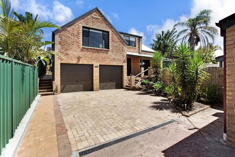 Salt Wood Cabin Style Retreat - Tourism Hervey Bay 0