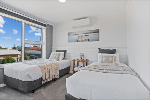 SALTAIR Beach House Right In Town - Hervey Bay Accommodation 2