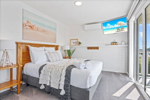 SALTAIR Beach House Right In Town - Hervey Bay Accommodation 1