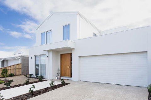 Saltwater Lux, 4 Bdrm, 3 Bath, Golf, Weddings, Beaches, Adventure Park - Hervey Bay Accommodation 0