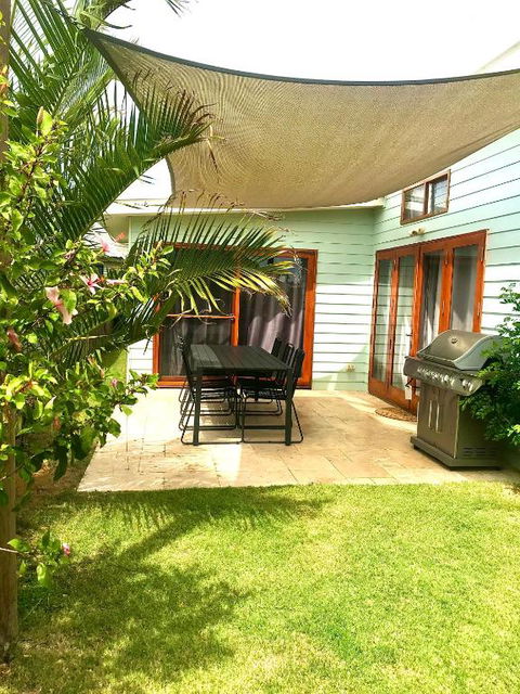 Salty Blue Beach House - Tourism Hervey Bay 0