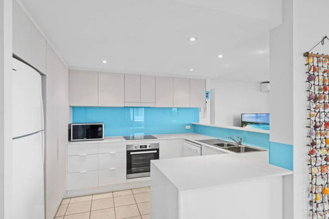 Salty Breeze - Rooftop Terrace & Jacuzzi - Tourism Hervey Bay 3