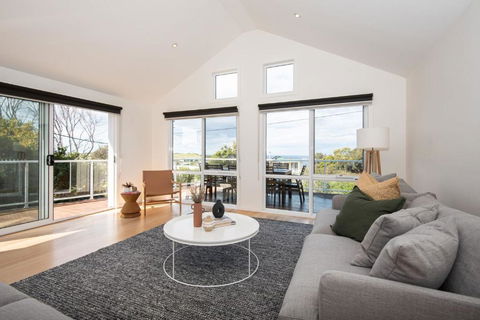 Salty Shores Smiths Beach - Hervey Bay Accommodation 0