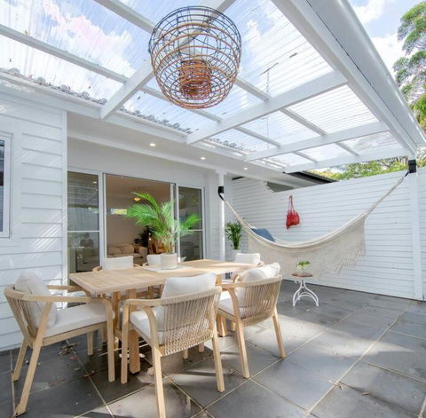 SALTY SNOOZE - Your Coastal Holiday House - Tourism Hervey Bay 0