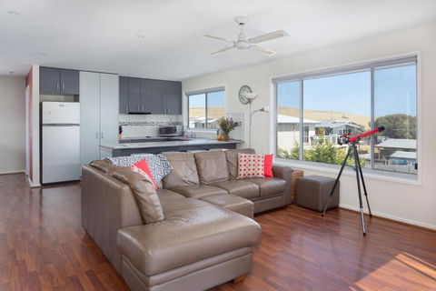 San Remo Views - Hervey Bay Accommodation 0