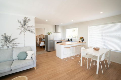 Sanbis Cabin - Hidden Boutique Retreat, Sea Views - Tourism Hervey Bay 2