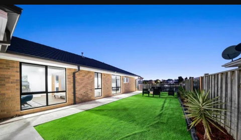 Sanctuary Lakes Holiday House - Hervey Bay Accommodation 1