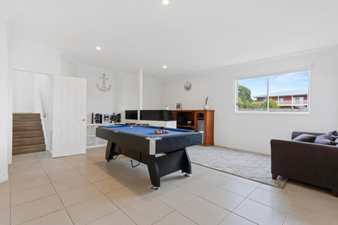 Sanctuary Lodge By Ready Set Stay - BYO LINEN & TOWELS - Tourism Hervey Bay 1