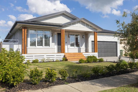 Sanctuary Of Hope By Ready Set Stay - Cowes - Tourism Hervey Bay 0