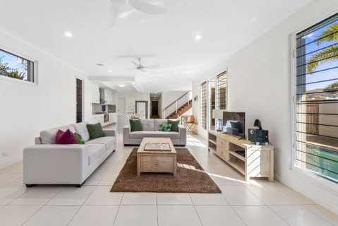 Sand And Sea Beach House - Hervey Bay Accommodation 1