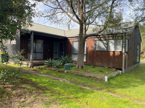 Sanders Beach House - Tourism Hervey Bay 0