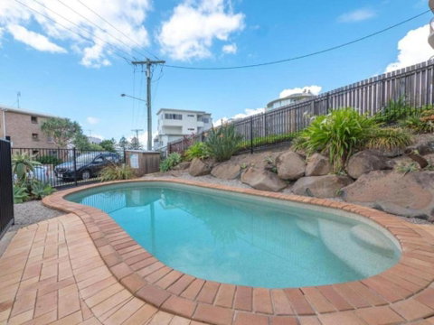Sandalwood Unit 1 66 Lower Gay Tce - Hervey Bay Accommodation 3
