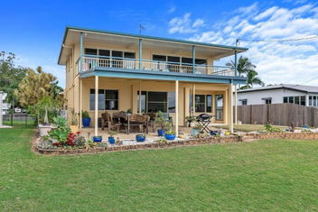 Sandbar On Moreton 3 Bedroom with Hervey Bay Accommodation