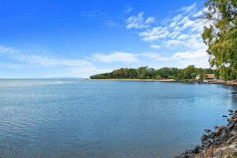 Sandbar On Moreton 5 Bedroom - Hervey Bay Accommodation 0