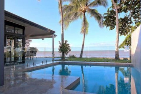 Sandcastle Retreat - Absolute Cairns Beachfront - Hervey Bay Accommodation 0