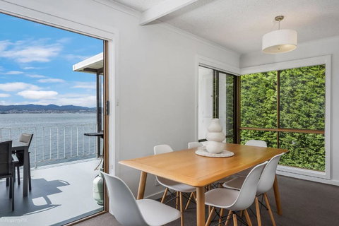 Sandy Bay Waterfront - Hervey Bay Accommodation 1