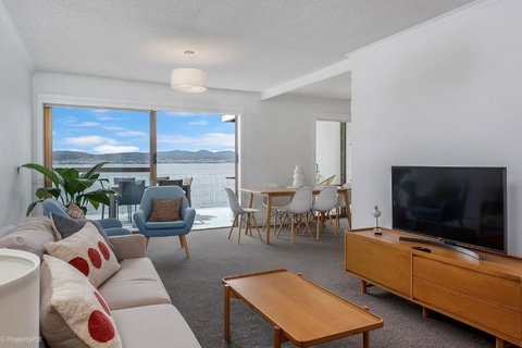 Sandy Bay Waterfront - Hervey Bay Accommodation 2