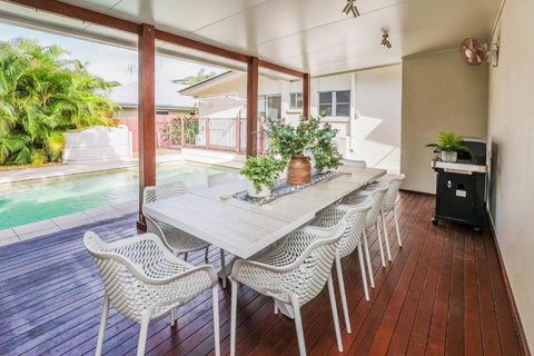 Sandy Burrows - Hervey Bay Accommodation 0