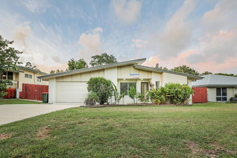 Sandy Burrows - Hervey Bay Accommodation 3
