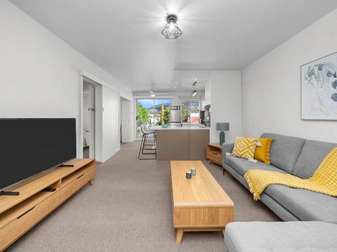 Sandy Bay Apartment With Hobart River View, Near UTAS - Stroll To Cafes And Shops - Tourism Hervey Bay 2