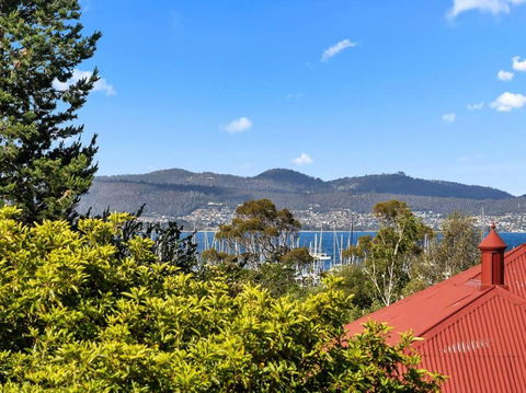 Sandy Bay Apartment With Hobart River View, Near UTAS - Stroll To Cafes And Shops - Tourism Hervey Bay 1