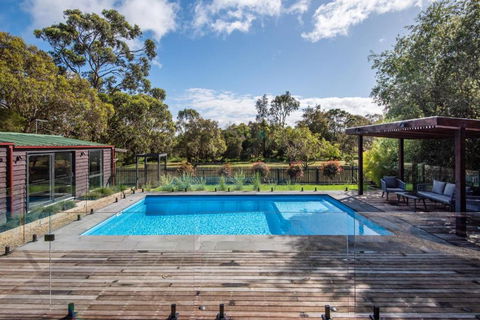 Somers Pool Park And Beach Retreat - Hervey Bay Accommodation 2