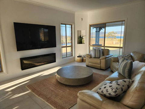 Somerset Lake House - Tourism Hervey Bay 3