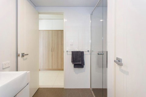 Stirling Apartment 1- Modern Central Apartment - Hervey Bay Accommodation 1