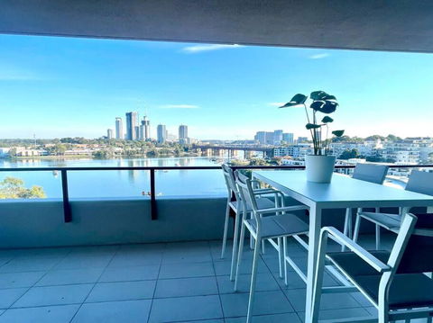 Stunning Waterfront 3 Bedroom Condo With Pool, BBQ - Tourism Hervey Bay 0