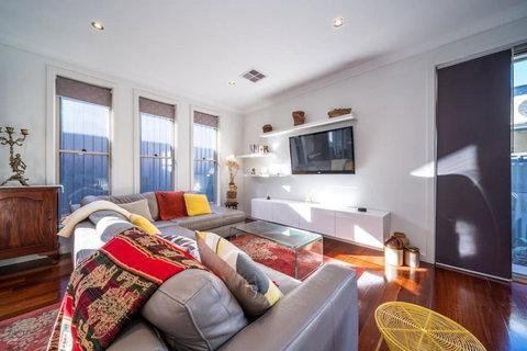 The Arlington West Hindmarsh - Tourism Hervey Bay 1