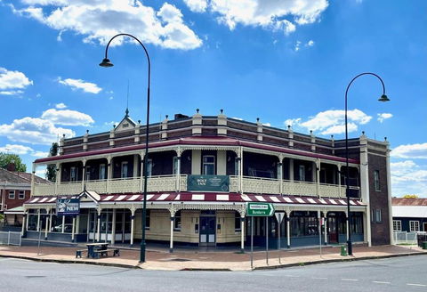 The Bolt Inn - Hervey Bay Accommodation 0