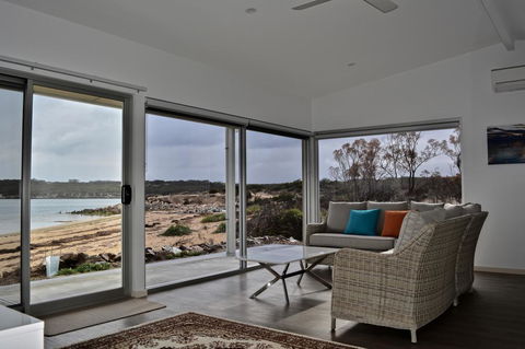 Beachside - Tourism Hervey Bay 0