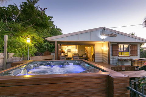 Beachside Cottages - Tourism Hervey Bay 0